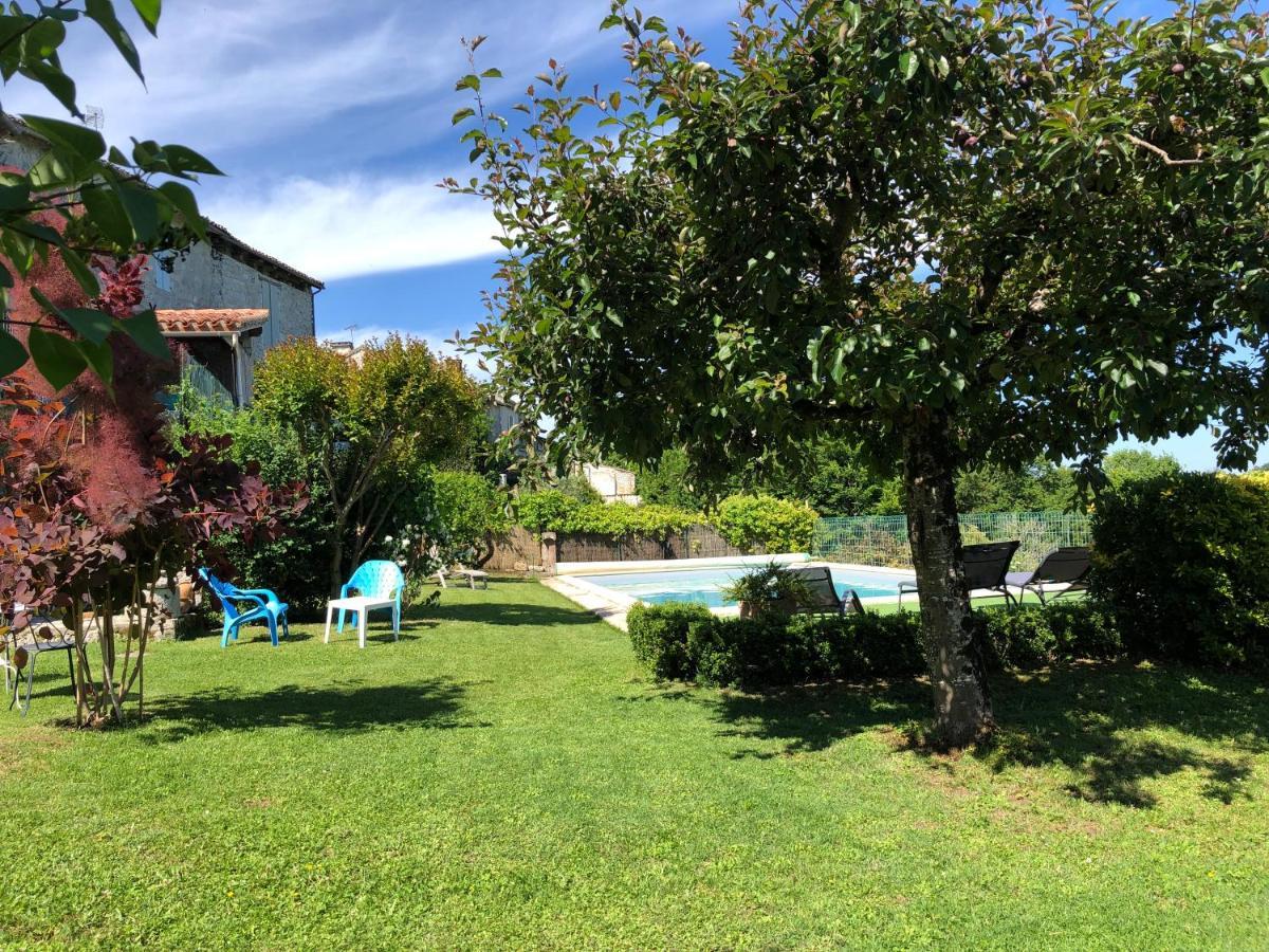 Gite Les Hortalis Montjoi Exterior foto