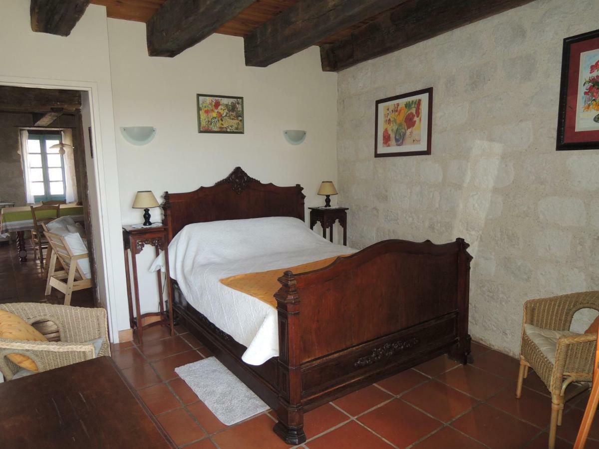 Gite Les Hortalis Montjoi Exterior foto